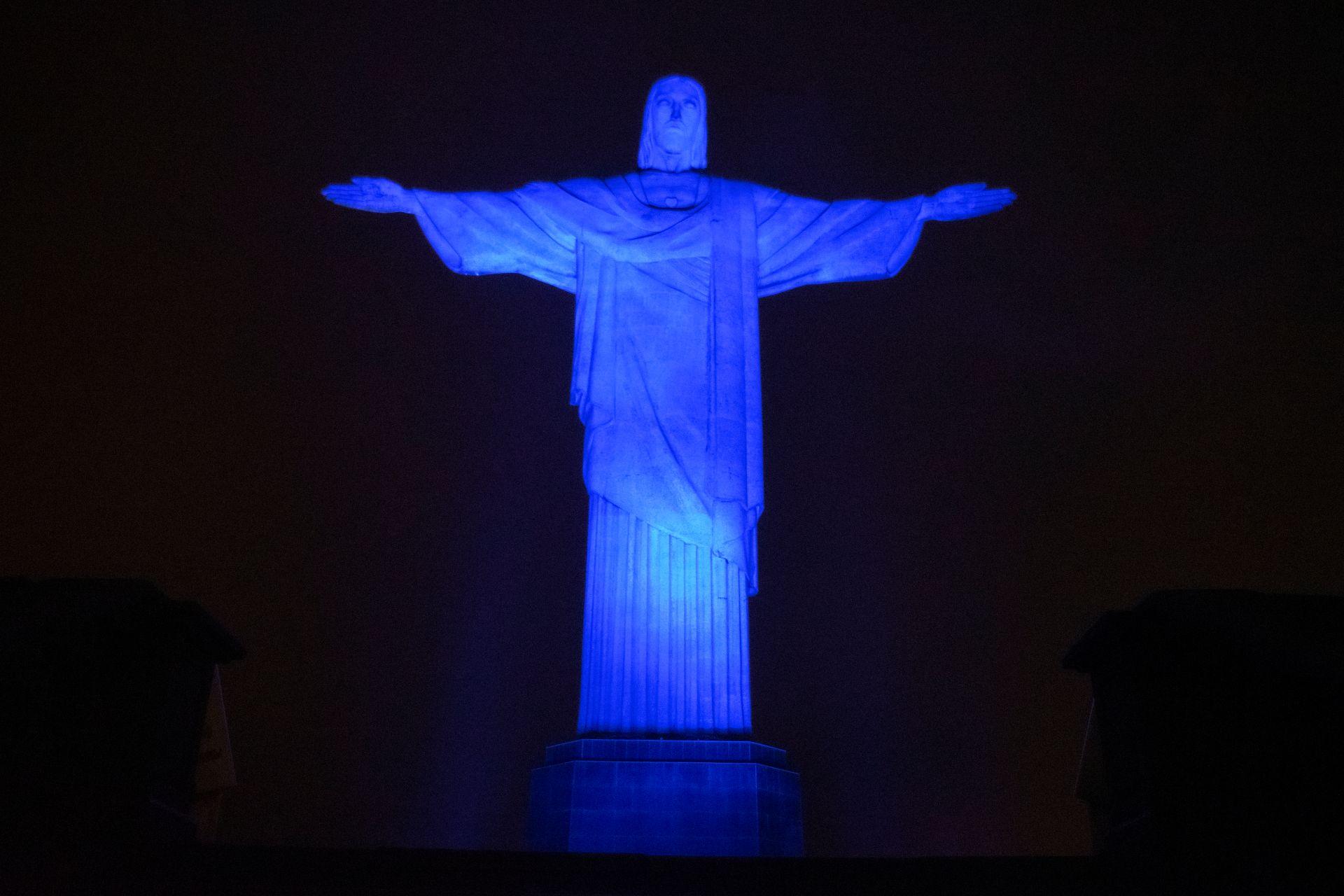 64 anos de valorização profissional: Creci-RJ homenageia corretores de imóveis com iluminação especial do Cristo Redentor
