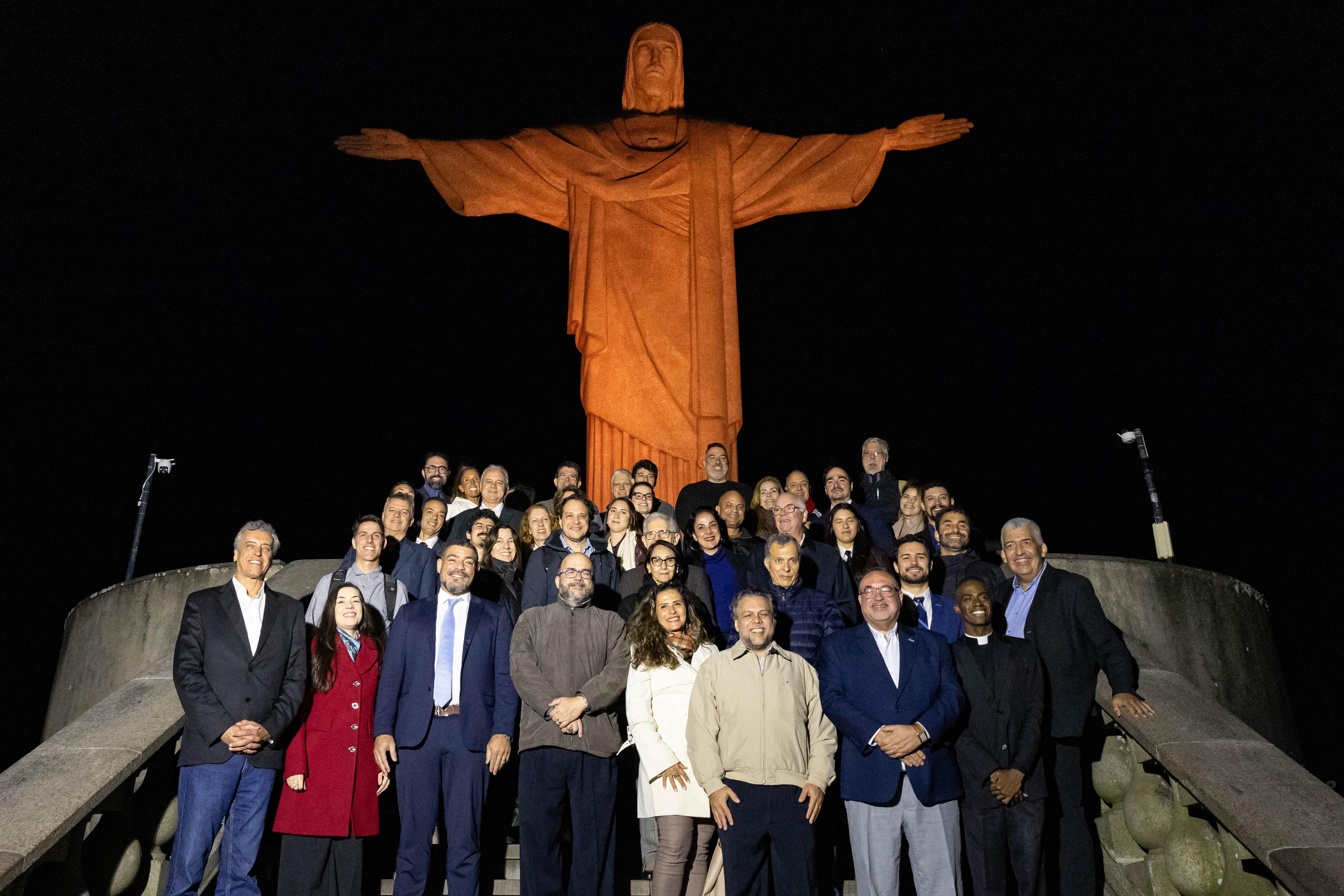 AI Day Talks celebra o Dia Mundial da IA com evento multidisciplinar na PUC-Rio e iluminação do Cristo Redentor