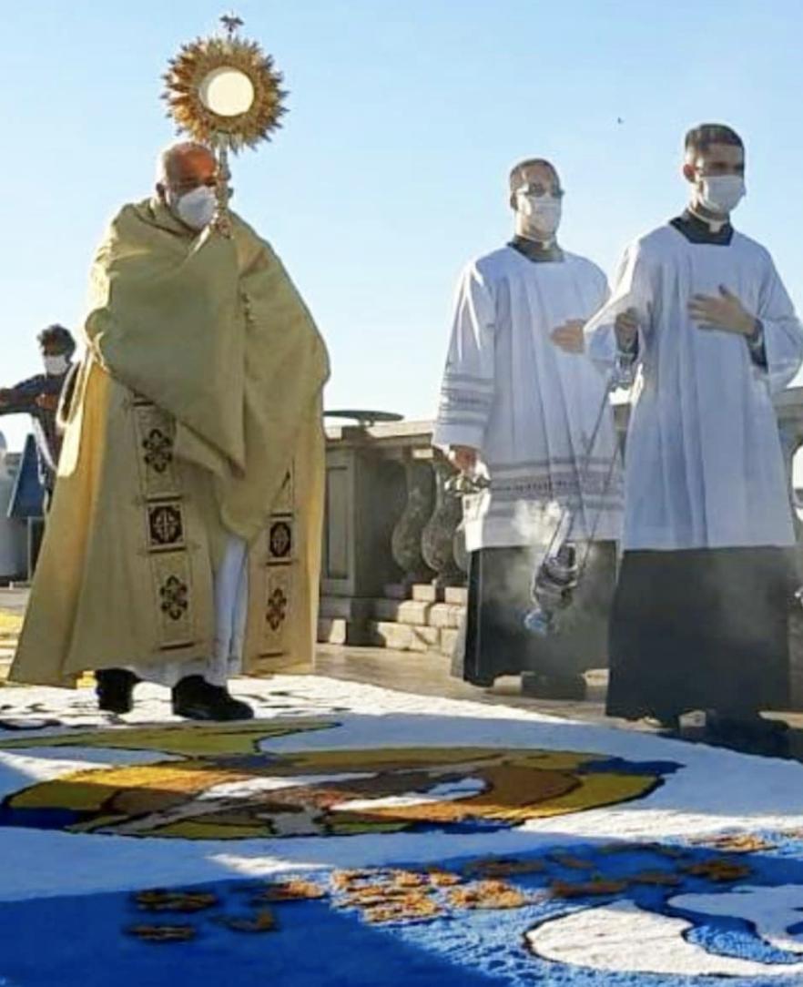 Com bênção no Cristo Redentor e carreata pelo Centro da Cidade, arcebispo do Rio celebra Dia de Corpus Christi