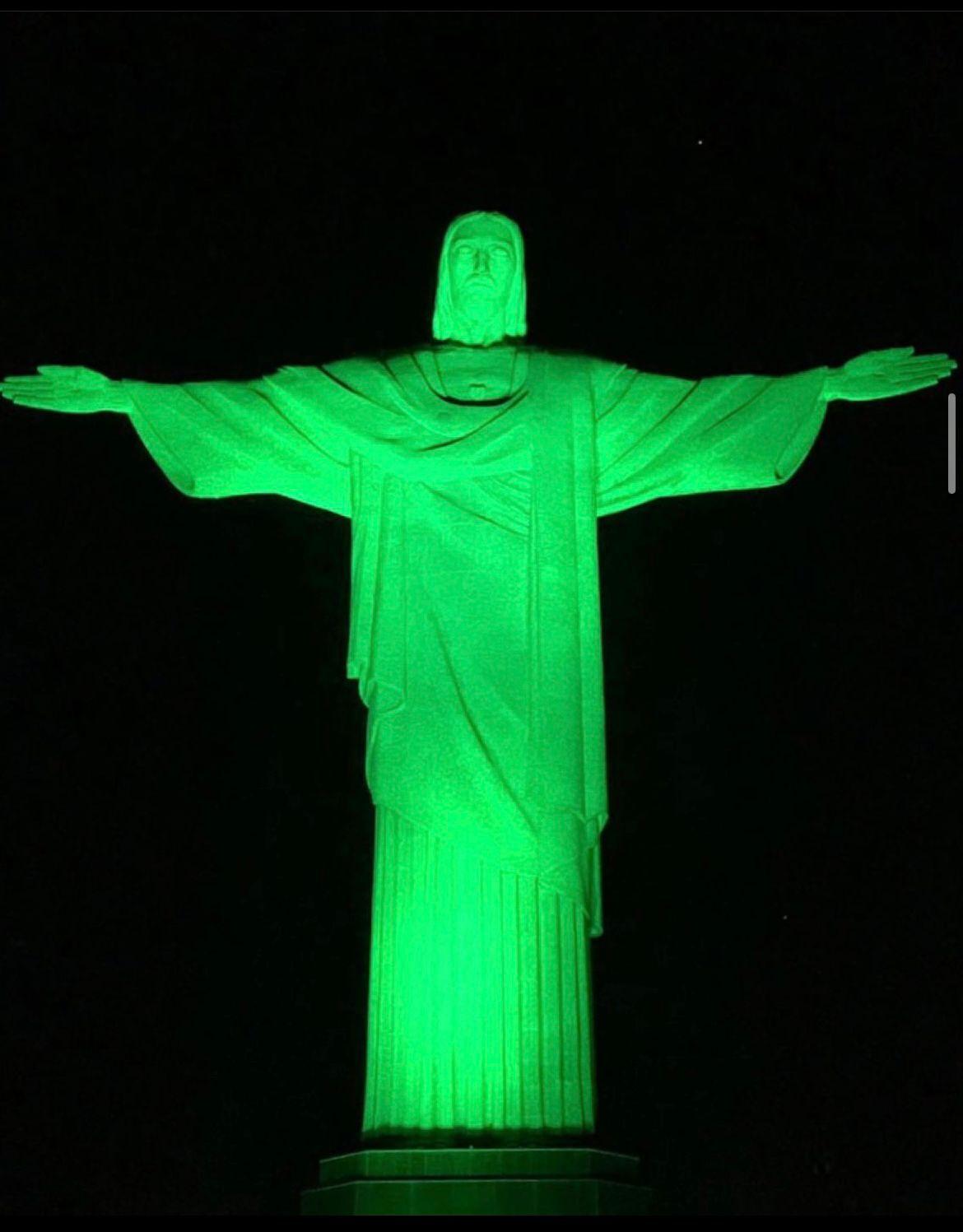Cristo Redentor abraça a floresta para celebrar o Dia da Amazônia