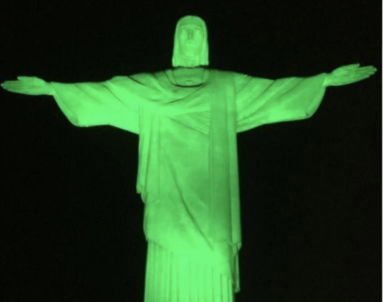 Cristo Redentor celebra Dia Mundial do Meio Ambiente com iluminação na cor verde