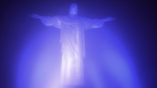 Cristo Redentor celebra Dia Mundial Humanitário