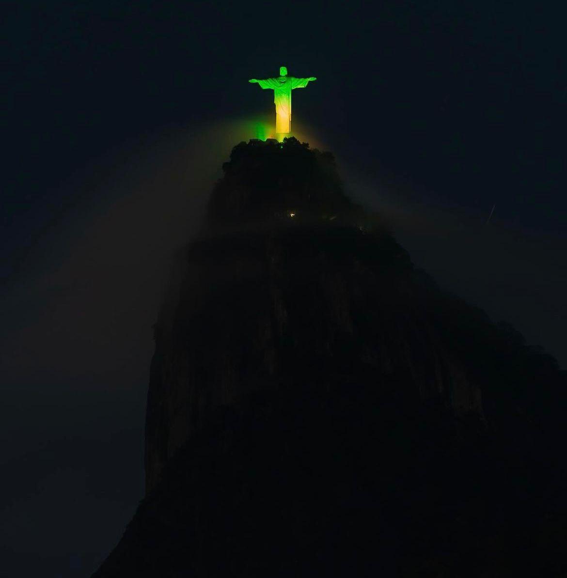 Cristo Redentor e CBF celebram os 30 anos do Tetra da Seleção Brasileira Masculina de Futebol