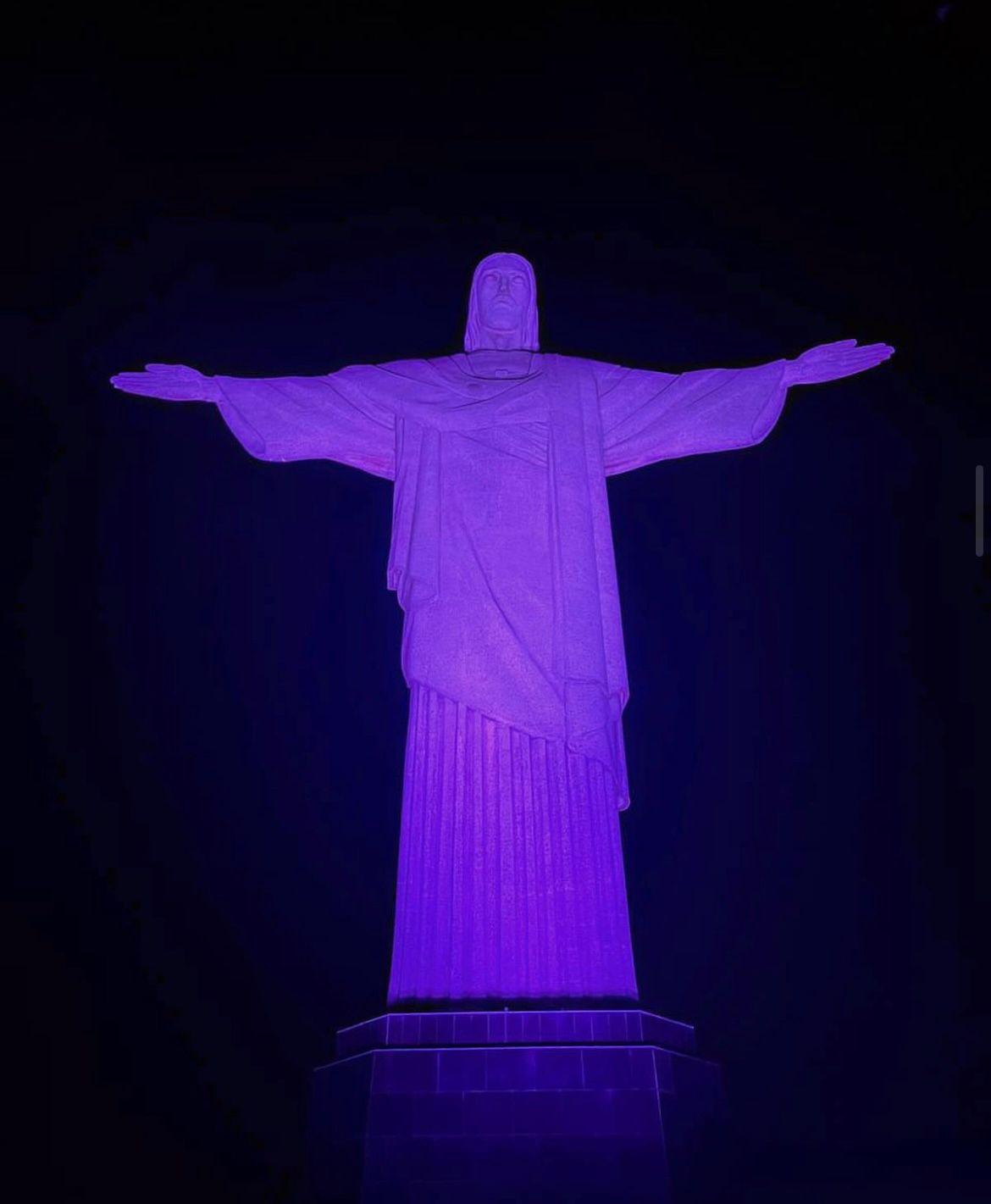 Cristo Redentor recebe iluminação especial por um Carnaval sem Trabalho Infantil e com Trabalho Seguro