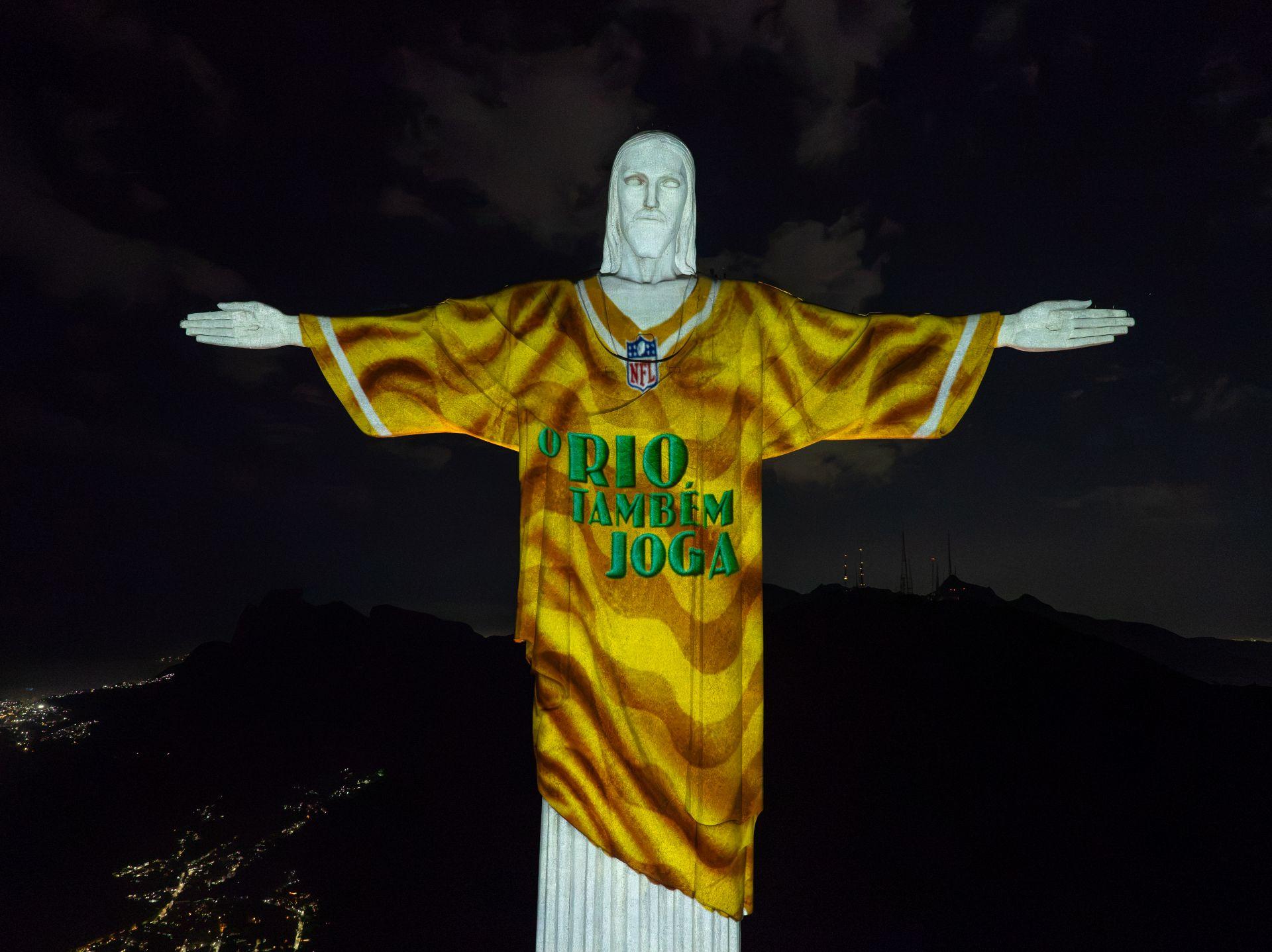 Cristo Redentor se “veste” de NFL em celebração ao Rio Game
