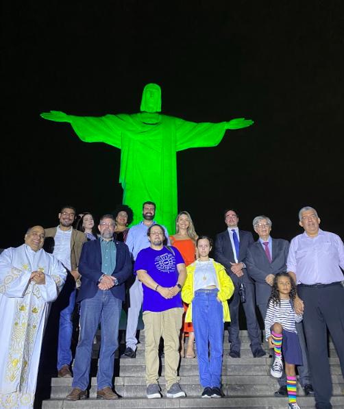 Cristo Redentor tem iluminação especial pelo Dia Internacional da Proteção de Dados