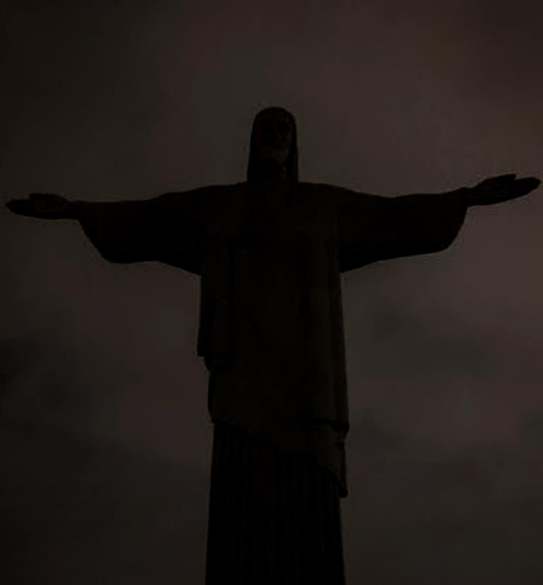 Cristo Redentor apaga as luzes em solidariedade ao jogador Vinícius Júnior