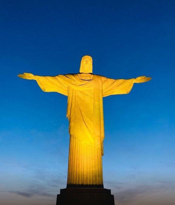 Detran.RJ ilumina o Cristo em amarelo em memória às vítimas de acidentes de trânsito