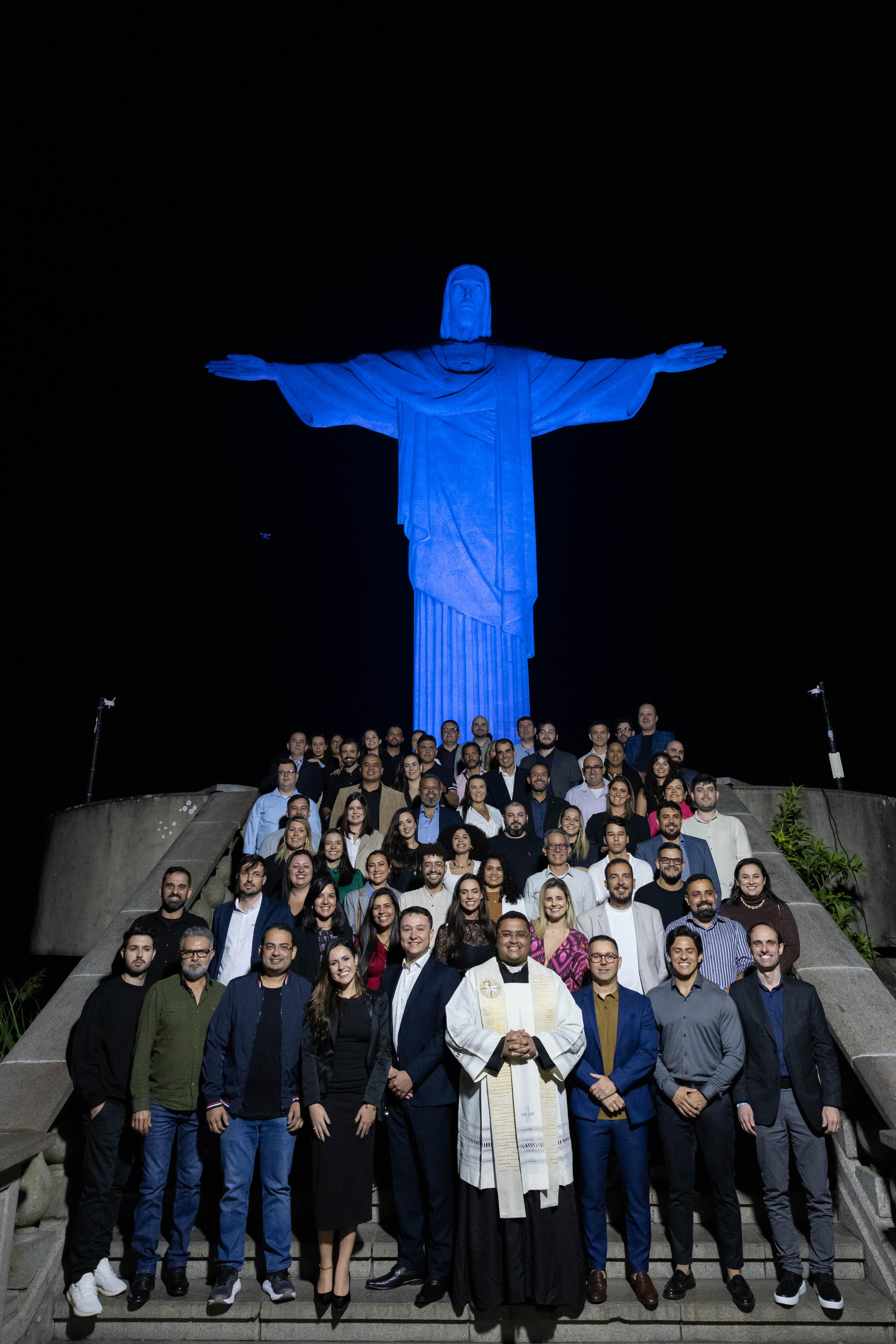 EMS celebra os 26 anos dos medicamentos genéricos com iluminação do Cristo Redentor, no Rio
