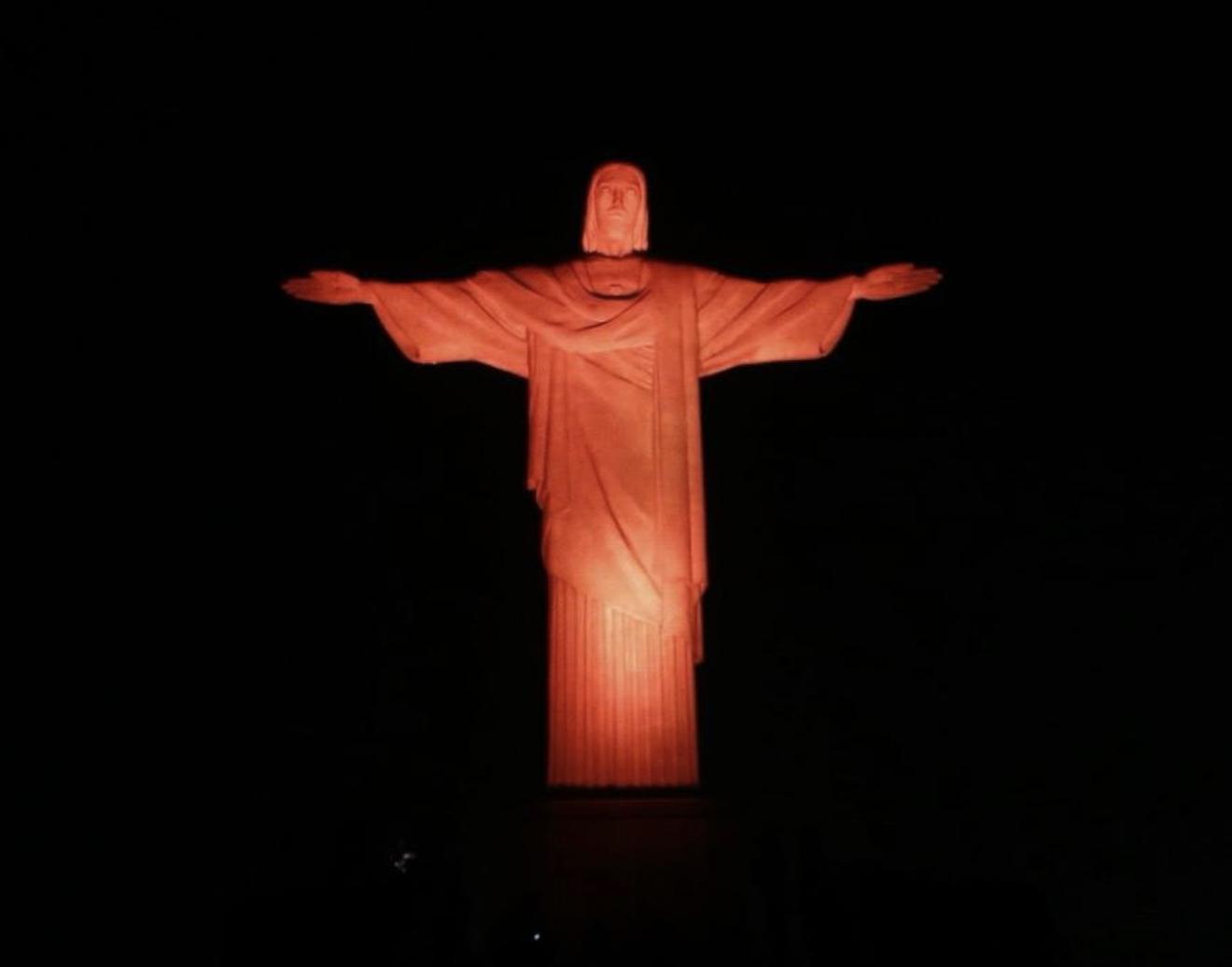 Fevereiro Laranja – Abrale ilumina Cristo Redentor e Congresso Nacional para conscientizar sobre as leucemias