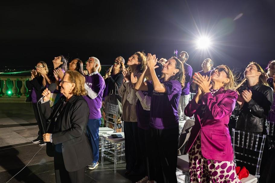 Instituto Lado a Lado pela Vida ilumina o Cristo Redentor para alertar sobre câncer de colo de útero no Brasil