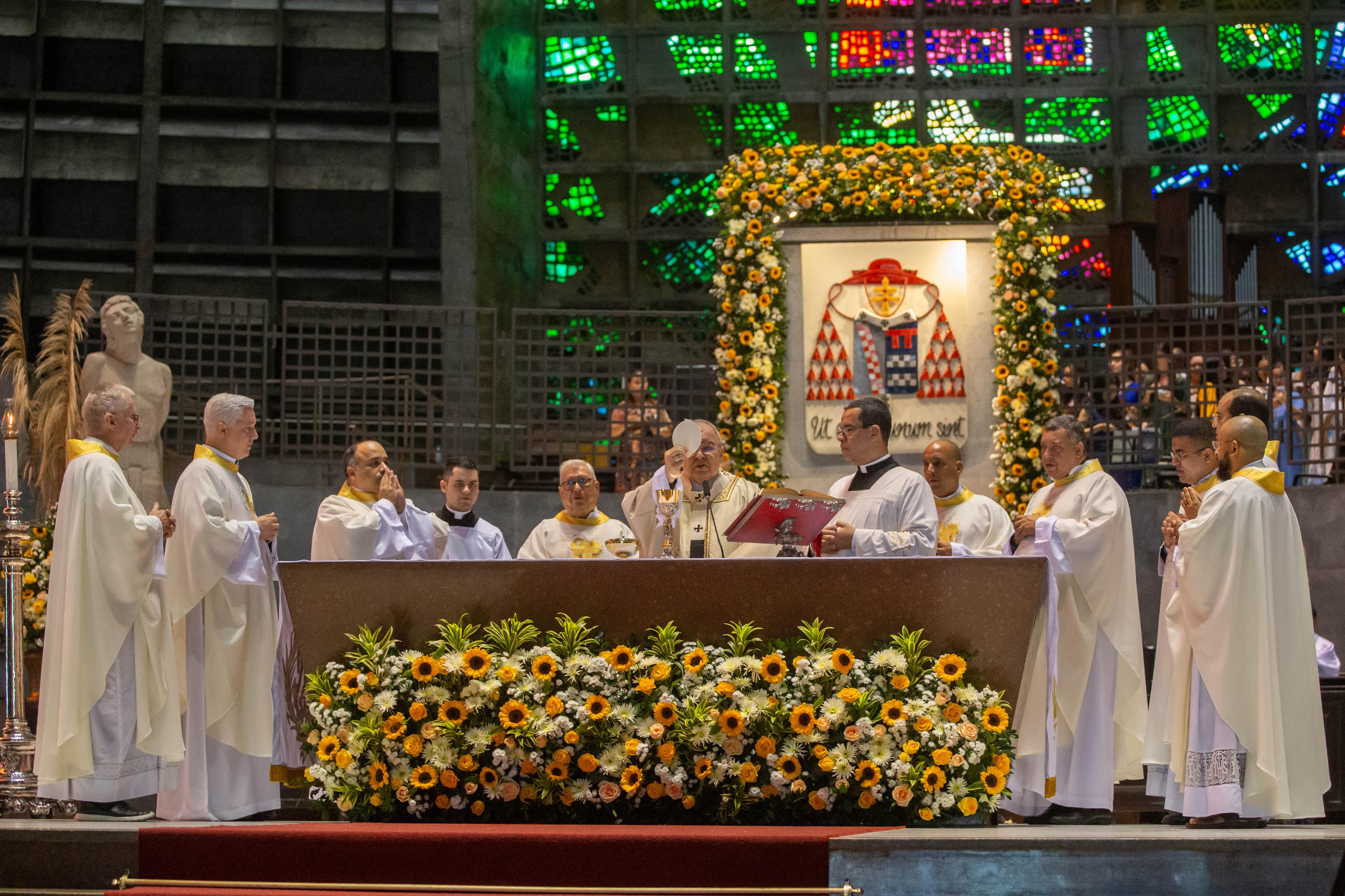 No Domingo de Páscoa, cruz original da Primeira Missa no Brasil estará junto às pessoas em situação de vulnerabilidade social