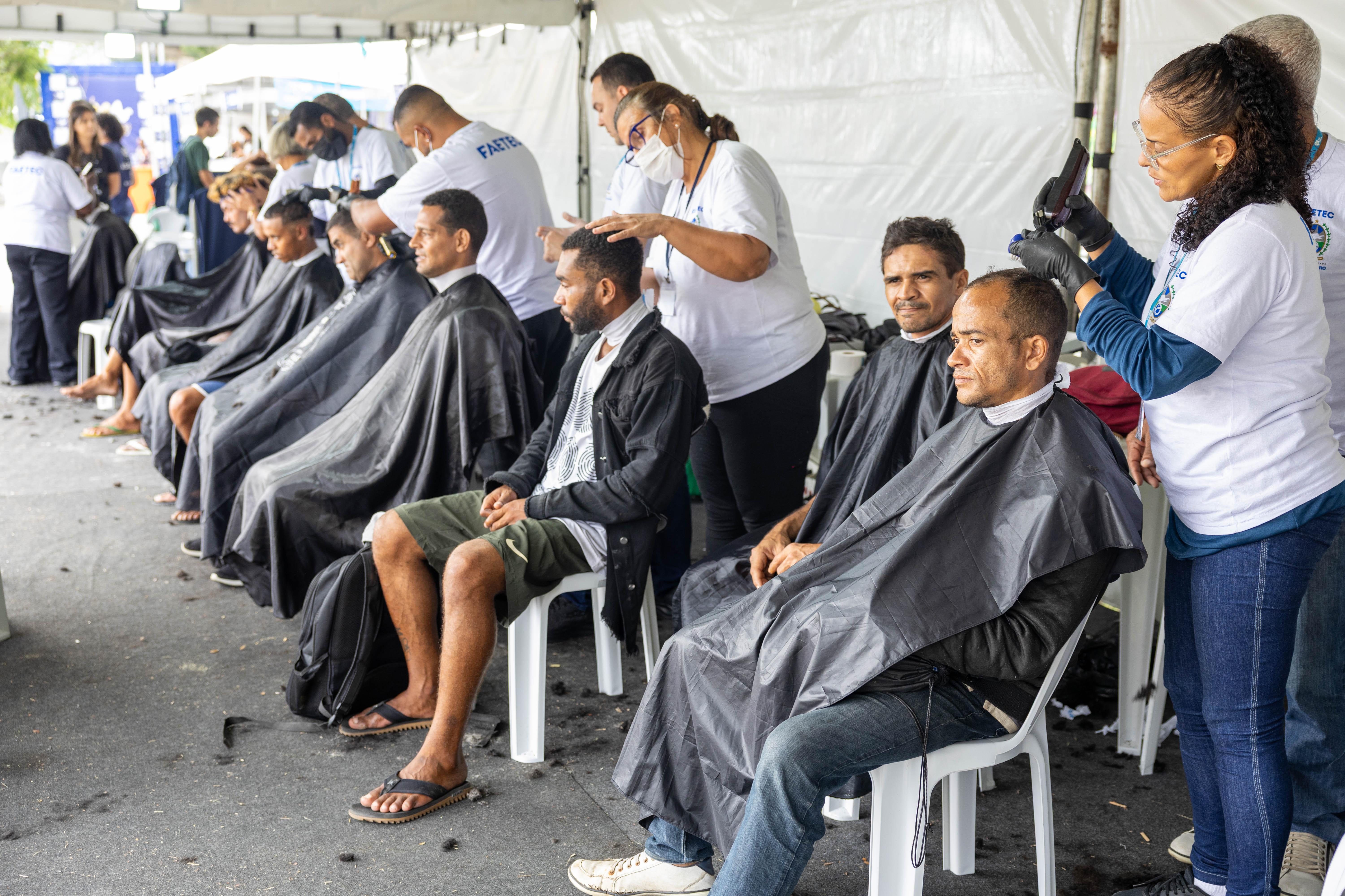 Santuário Cristo Redentor leva solidariedade aos Arcos da Lapa com Ação de Amor
