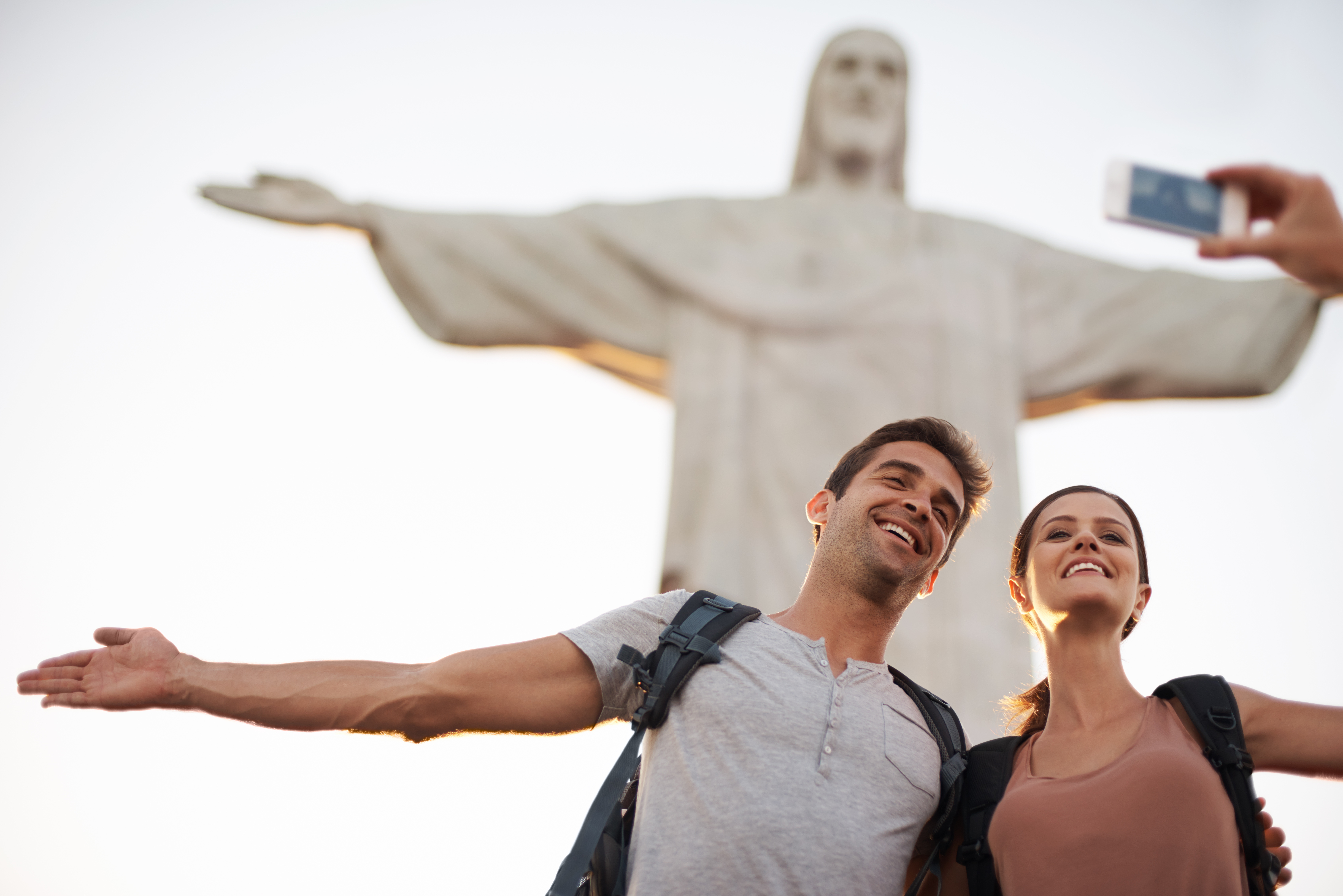 Visitantes fotografam sua visita ao Cristo Redentor
